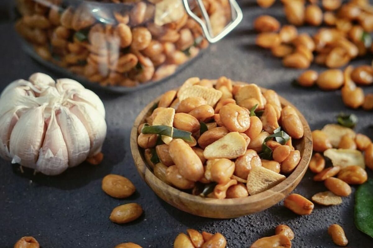 Cara menggoreng kacang bawang agar tidak berminyak